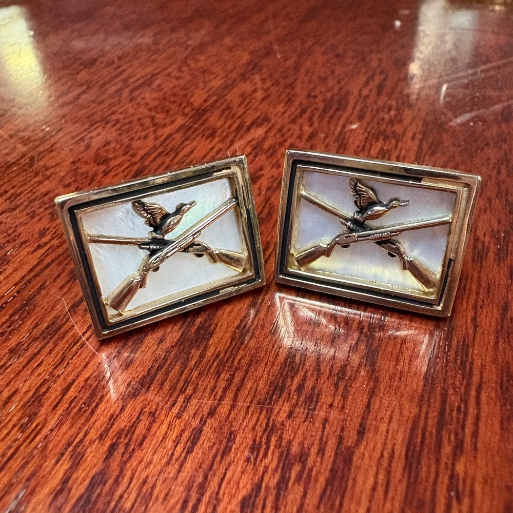 Duck hunting mother of pearl and Goldtone cufflinks